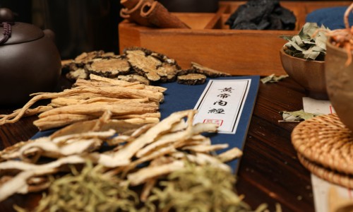 中药泡浴-泡中药用什么样米酒比较好、中药泡洗操作流程 -泡中药用什么样米酒网